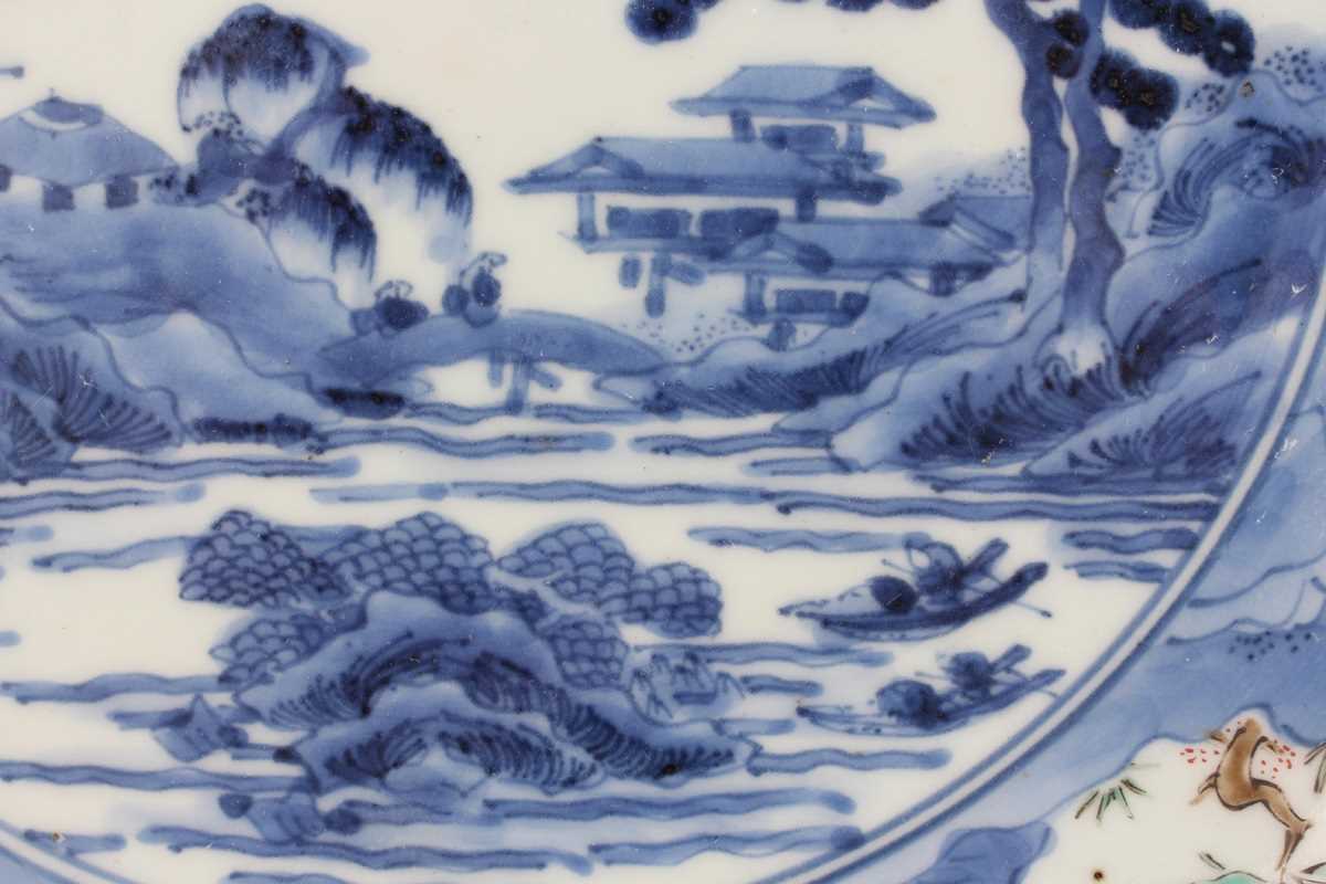 A Japanese Kakiemon porcelain circular dish, Edo period, circa 1700, the centre painted in - Image 3 of 13