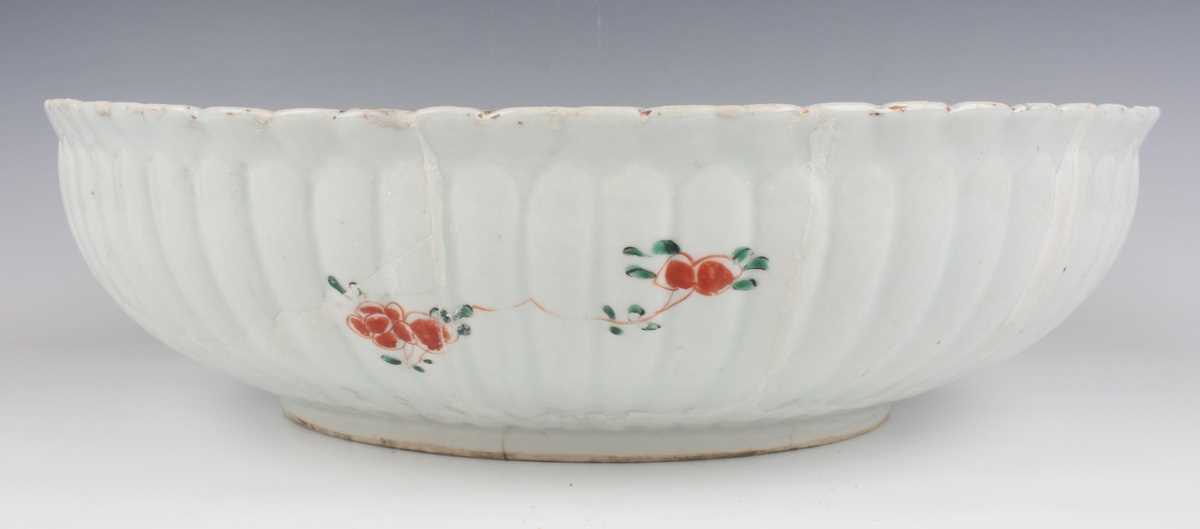 A Chinese famille verte export porcelain bowl, Kangxi period, of fluted oval form, the interior - Image 5 of 20