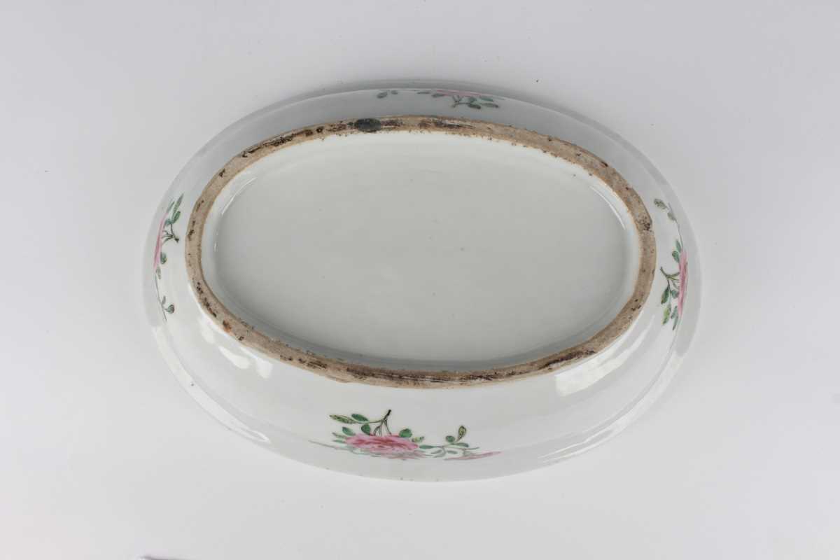 A Chinese Canton famille rose porcelain oval tureen and cover with gilt twin loop handle, mid to - Image 8 of 17