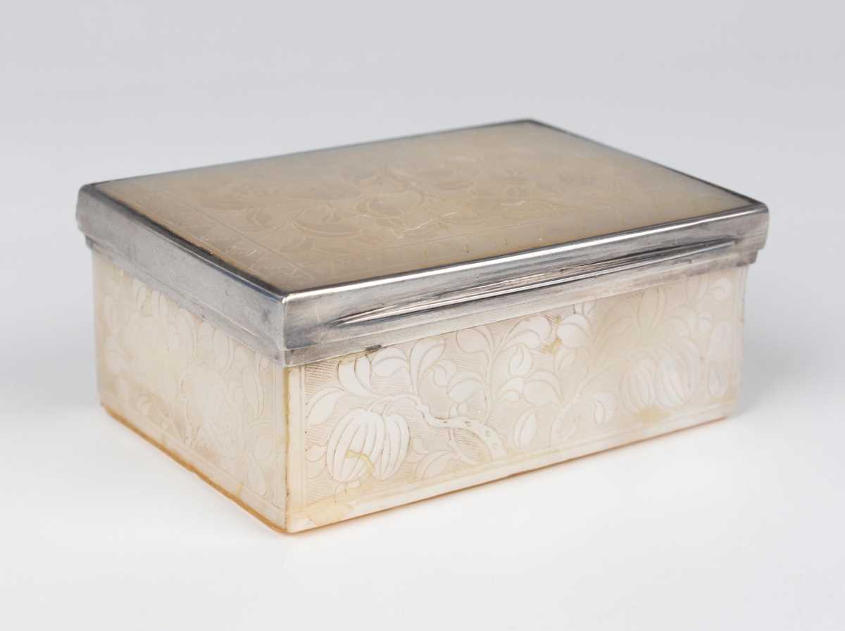 A Chinese Canton silver mounted mother-of-pearl rectangular snuff box, late 18th century, the hinged - Image 3 of 11