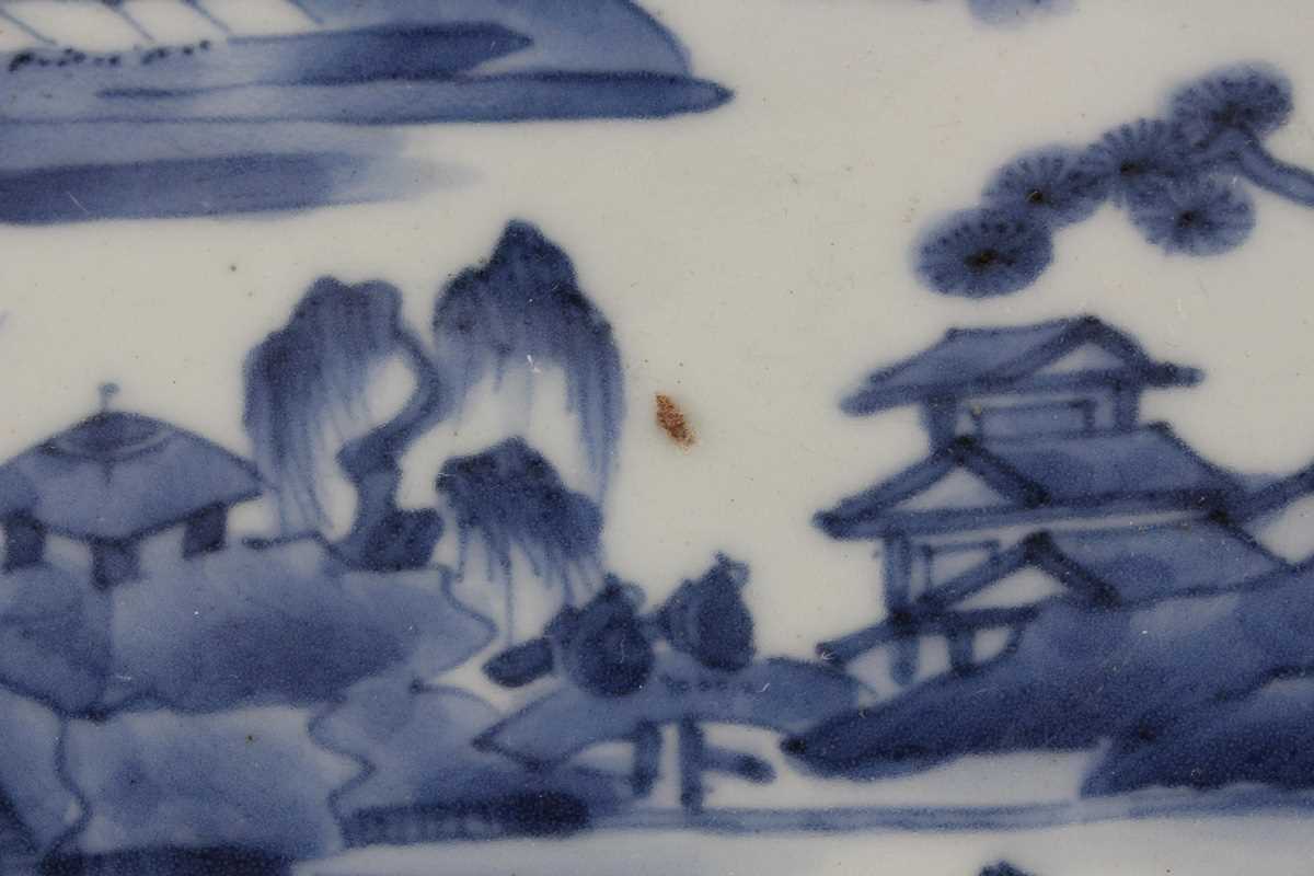 A Japanese Kakiemon porcelain circular dish, Edo period, circa 1700, the centre painted in - Image 11 of 12