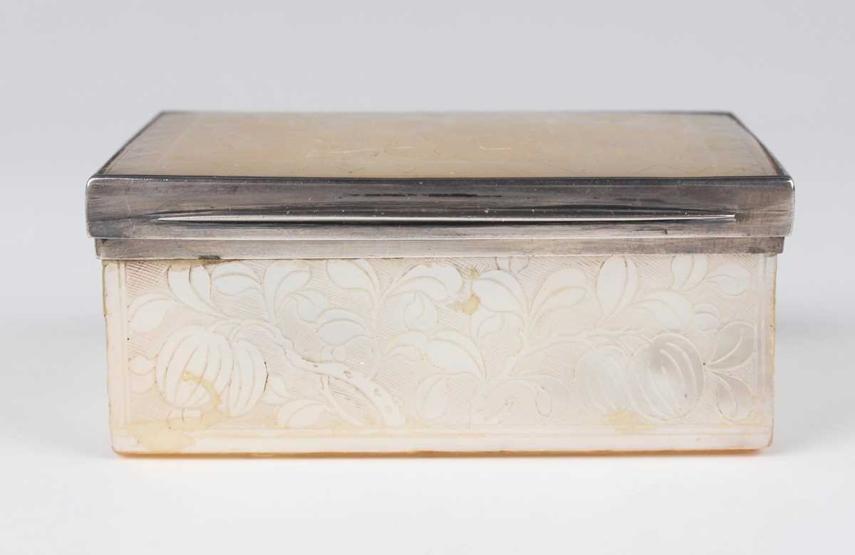 A Chinese Canton silver mounted mother-of-pearl rectangular snuff box, late 18th century, the hinged - Image 4 of 11