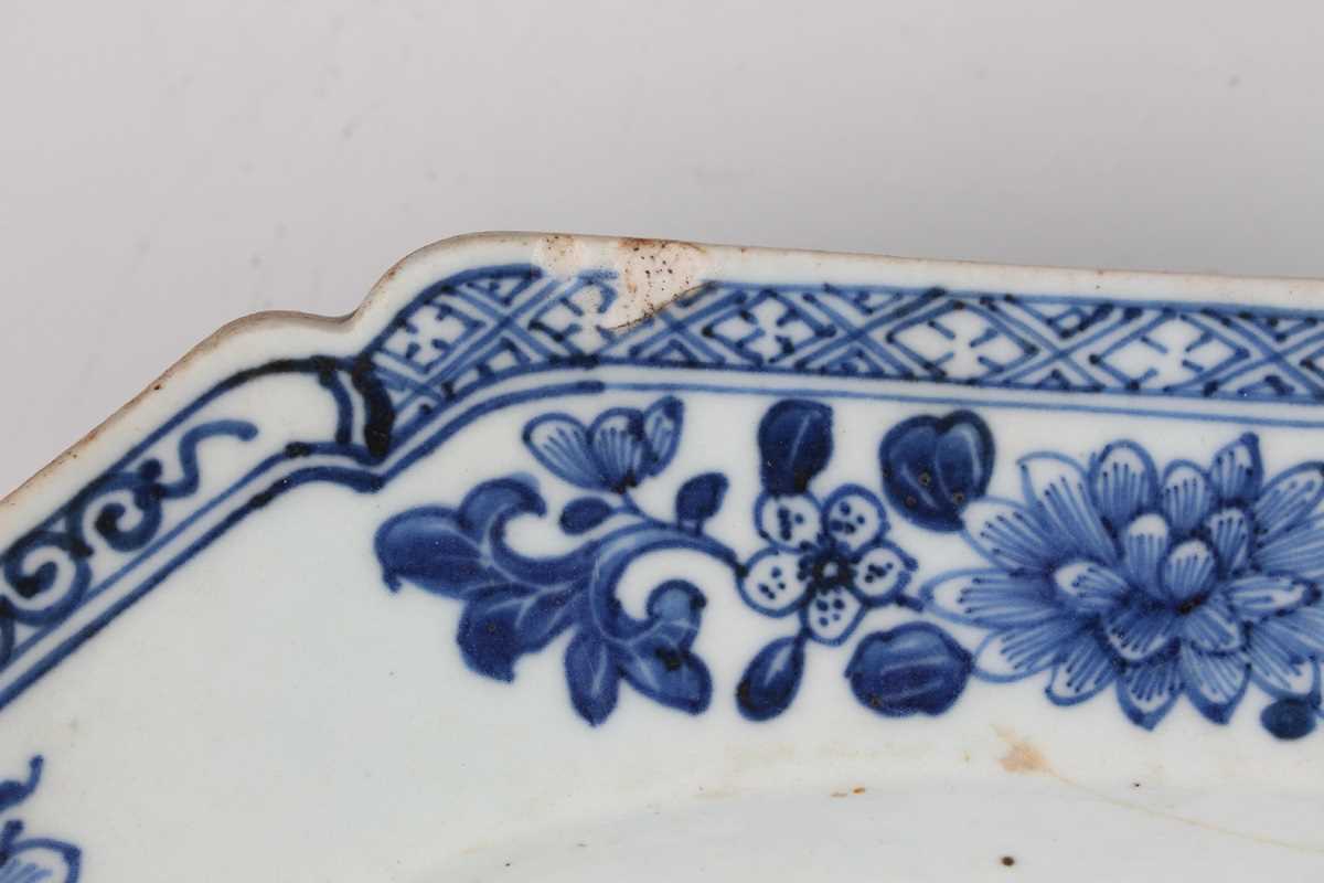A Chinese blue and white export porcelain tureen stand, Qianlong period, the well painted with - Image 8 of 10