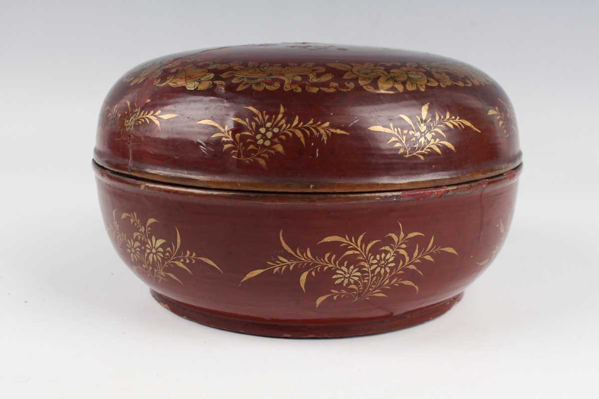 A Chinese red lacquer three-tier box with overhead handle, late 19th/early 20th century, decorated - Image 39 of 46