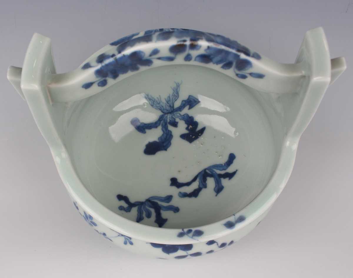 A Japanese Arita blue and white porcelain circular bowl, 19th century, of compressed circular form - Image 7 of 28