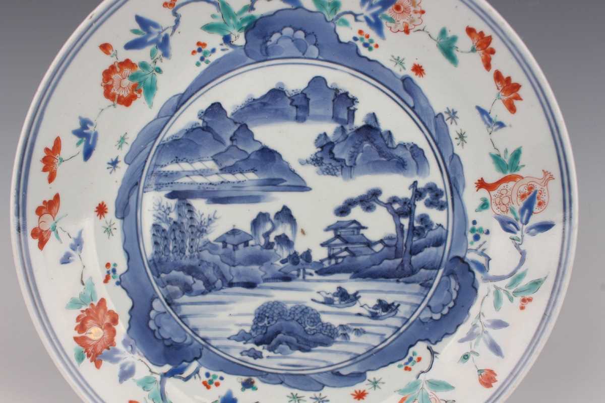 A Japanese Kakiemon porcelain circular dish, Edo period, circa 1700, the centre painted in - Image 2 of 12