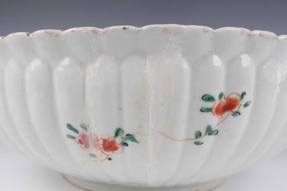 A Chinese famille verte export porcelain bowl, Kangxi period, of fluted oval form, the interior - Image 19 of 20