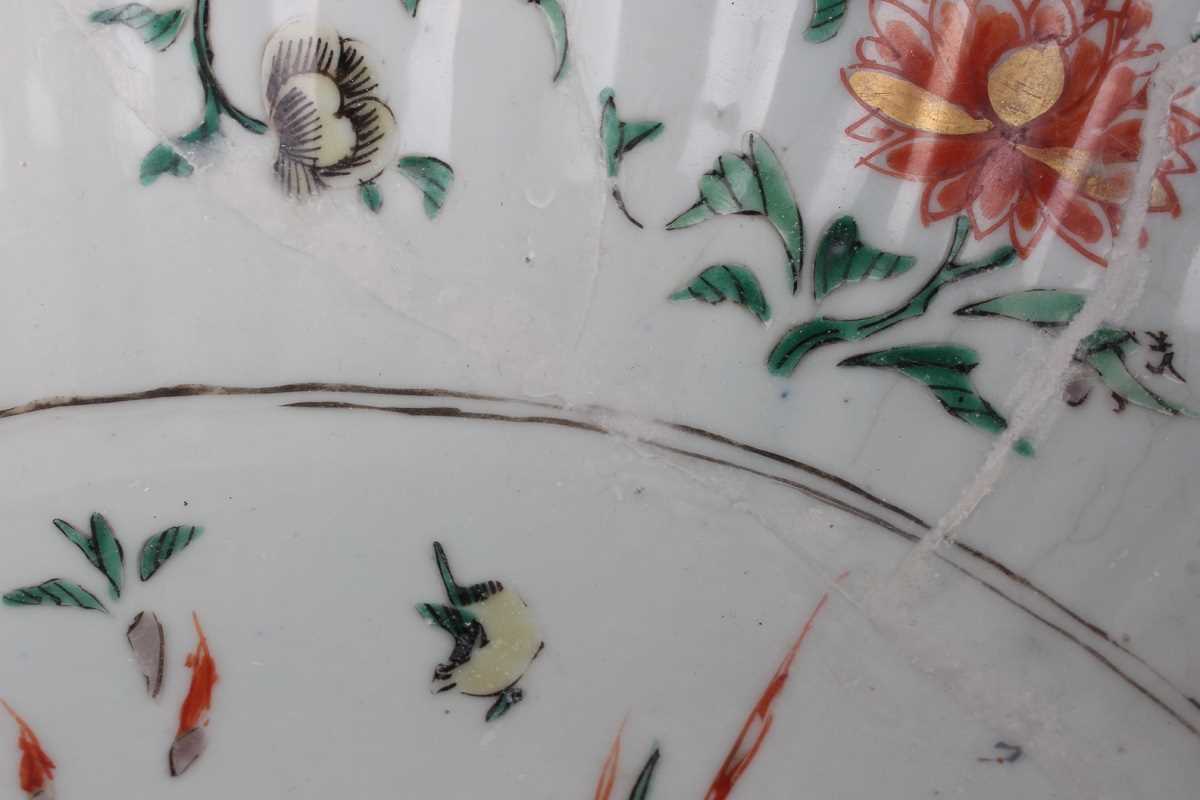 A Chinese famille verte export porcelain bowl, Kangxi period, of fluted oval form, the interior - Image 17 of 20