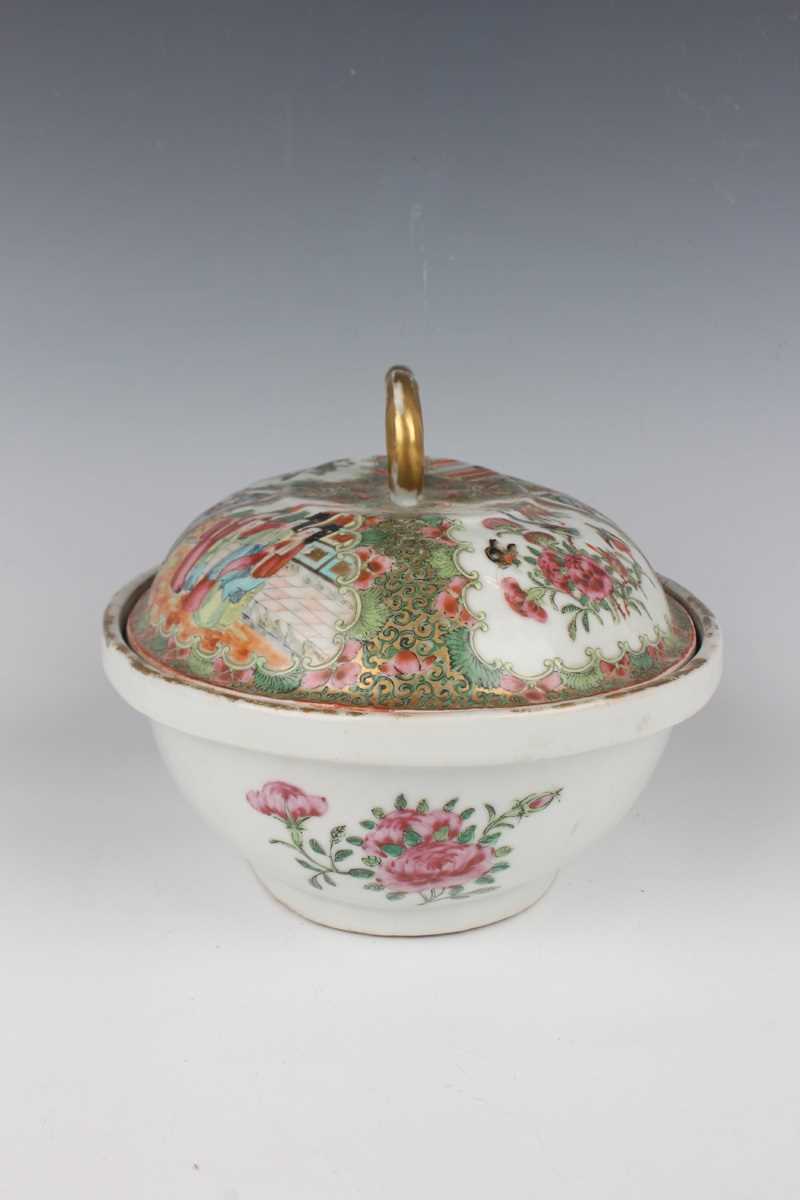 A Chinese Canton famille rose porcelain oval tureen and cover with gilt twin loop handle, mid to - Image 7 of 17