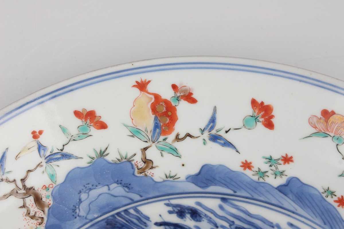 A Japanese Kakiemon porcelain circular dish, Edo period, circa 1700, the centre painted in - Image 11 of 13