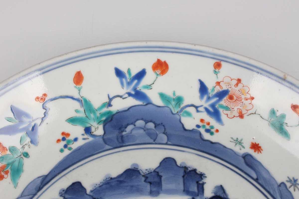 A Japanese Kakiemon porcelain circular dish, Edo period, circa 1700, the centre painted in - Image 6 of 12