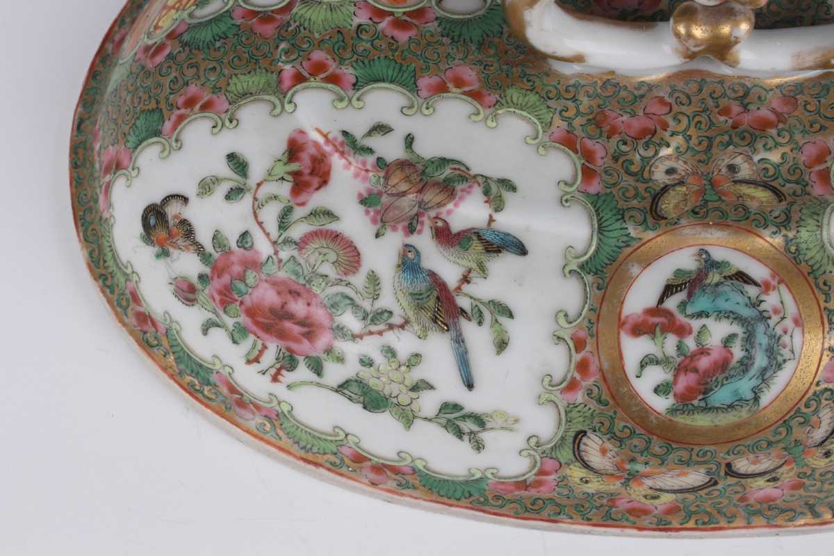 A Chinese Canton famille rose porcelain oval tureen and cover with gilt twin loop handle, mid to - Image 15 of 17