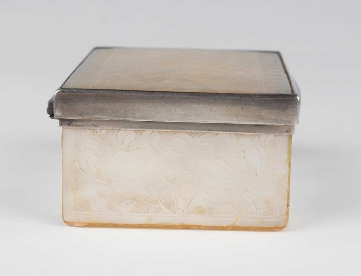 A Chinese Canton silver mounted mother-of-pearl rectangular snuff box, late 18th century, the hinged - Image 7 of 11