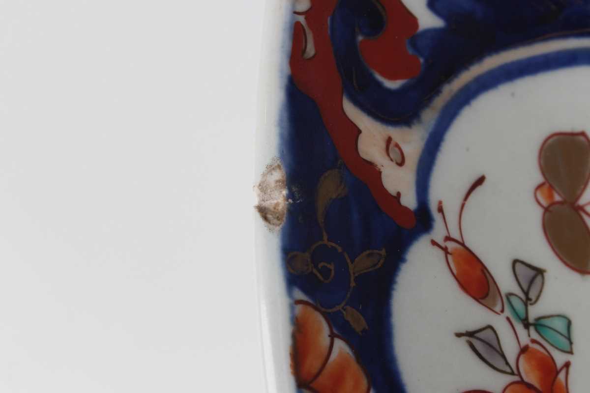 A Japanese Imari porcelain circular charger dish, Meiji period, typically painted and gilt with - Image 5 of 6
