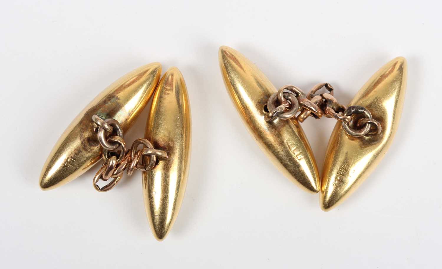 A pair of gold torpedo shaped cufflinks, detailed ‘18c’, with associated connecting chains, total - Image 2 of 2