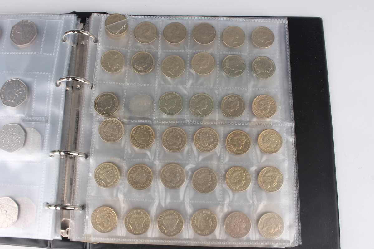 A large collection of various Elizabeth II currency and commemorative coinage, including a group - Image 9 of 15