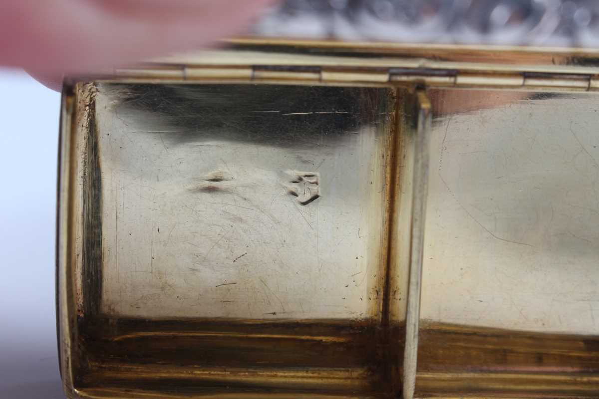 A George IV silver rectangular snuff box, the hinged lid with engine turned decoration within a - Image 6 of 6