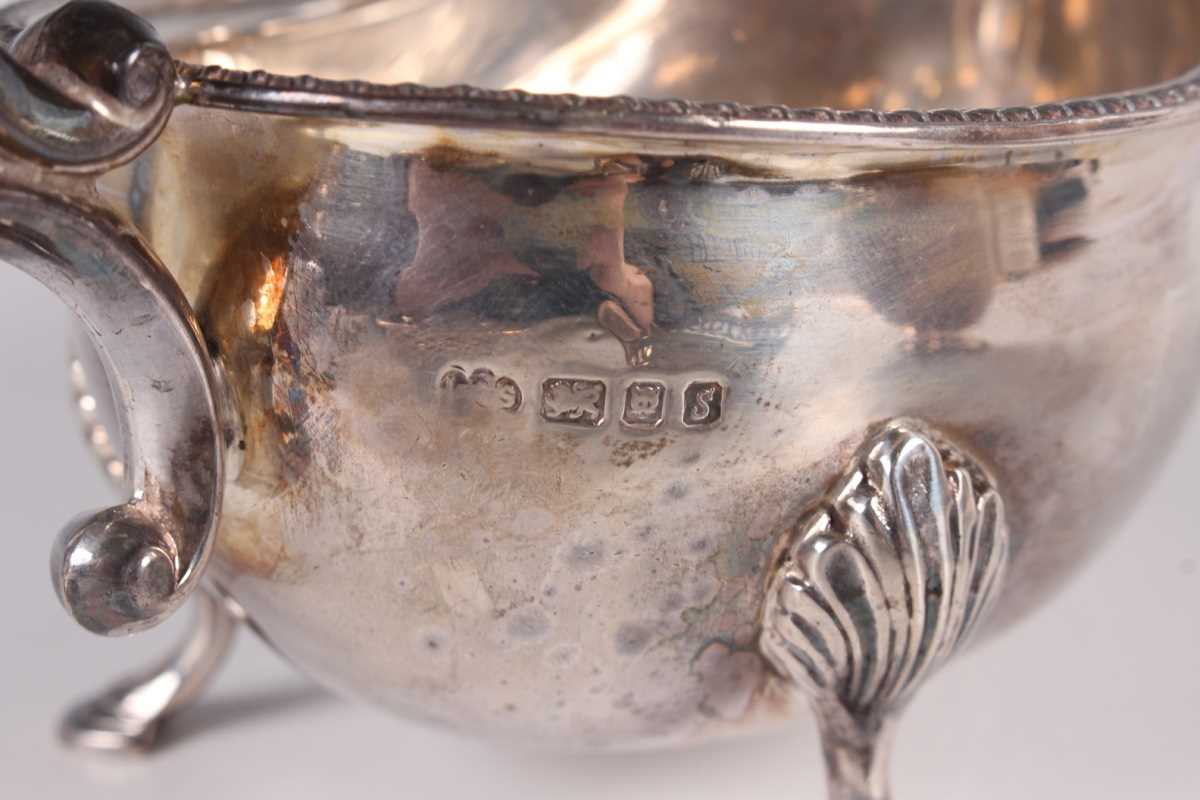 A small group of silver, comprising a sauce boat with beaded rim, London 1973, a sugar bowl, - Image 3 of 5