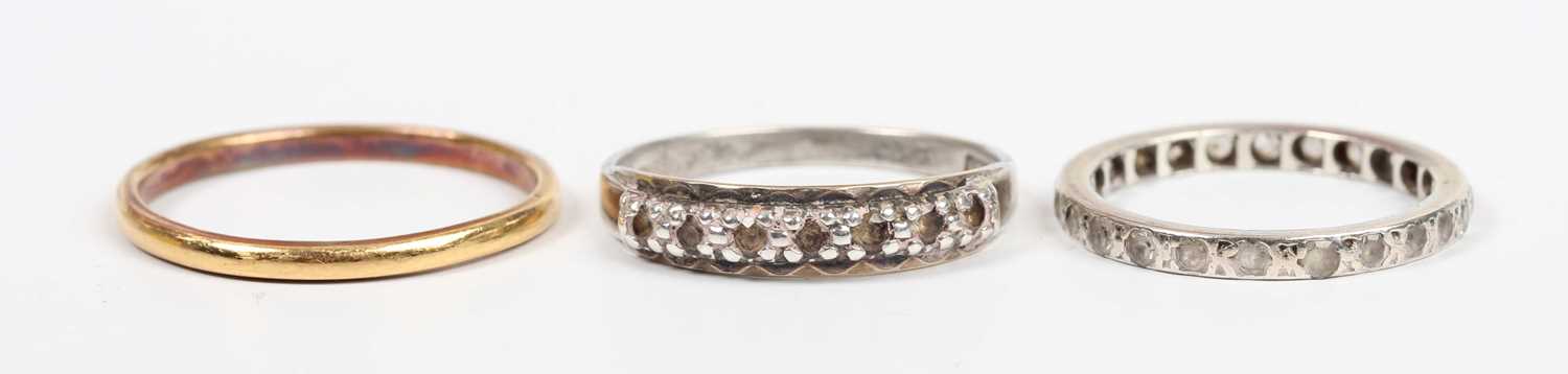A 22ct gold wedding ring, Birmingham 1948, weight 2.5g, ring size approx S1/2, a colourless gem - Image 2 of 3