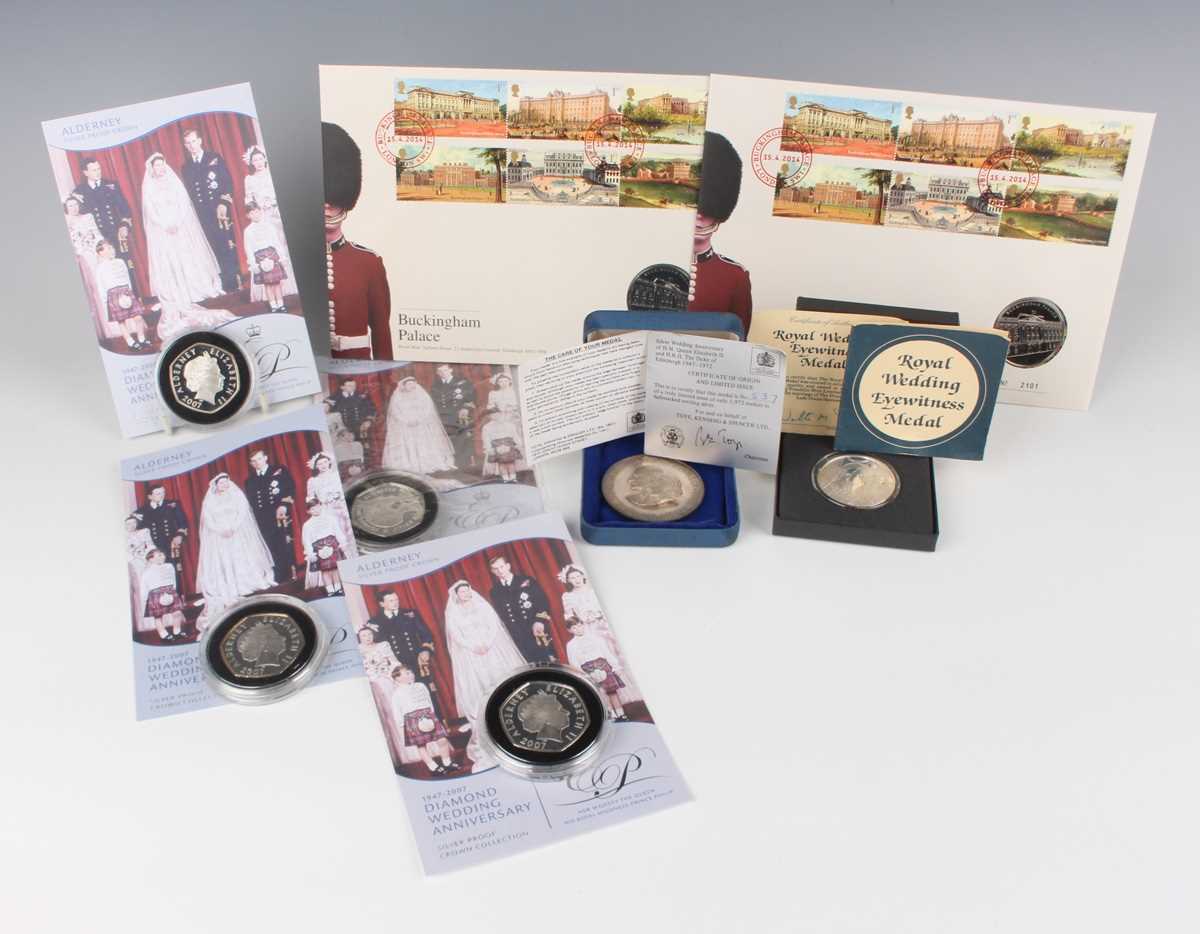 A large group of Elizabeth II Westminster Mint and Royal Mint commemorative coins, including a - Image 5 of 5