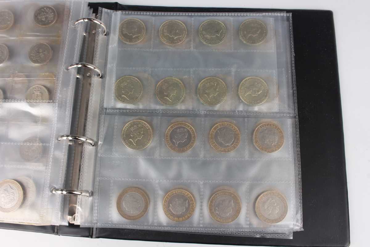 A large collection of various Elizabeth II currency and commemorative coinage, including a group - Image 12 of 15