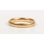 A 22ct gold wedding ring, London 1929, weight 5.6g, ring size approx P1/2.