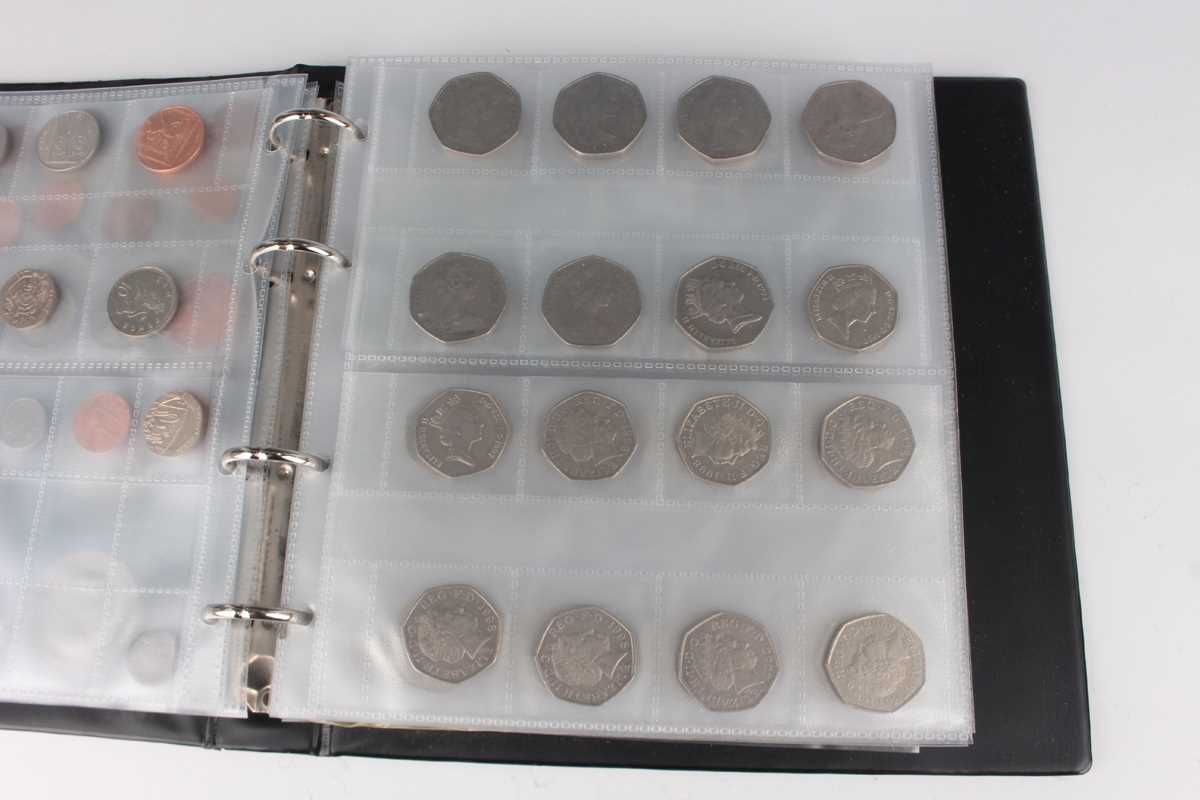 A large collection of various Elizabeth II currency and commemorative coinage, including a group - Image 5 of 15