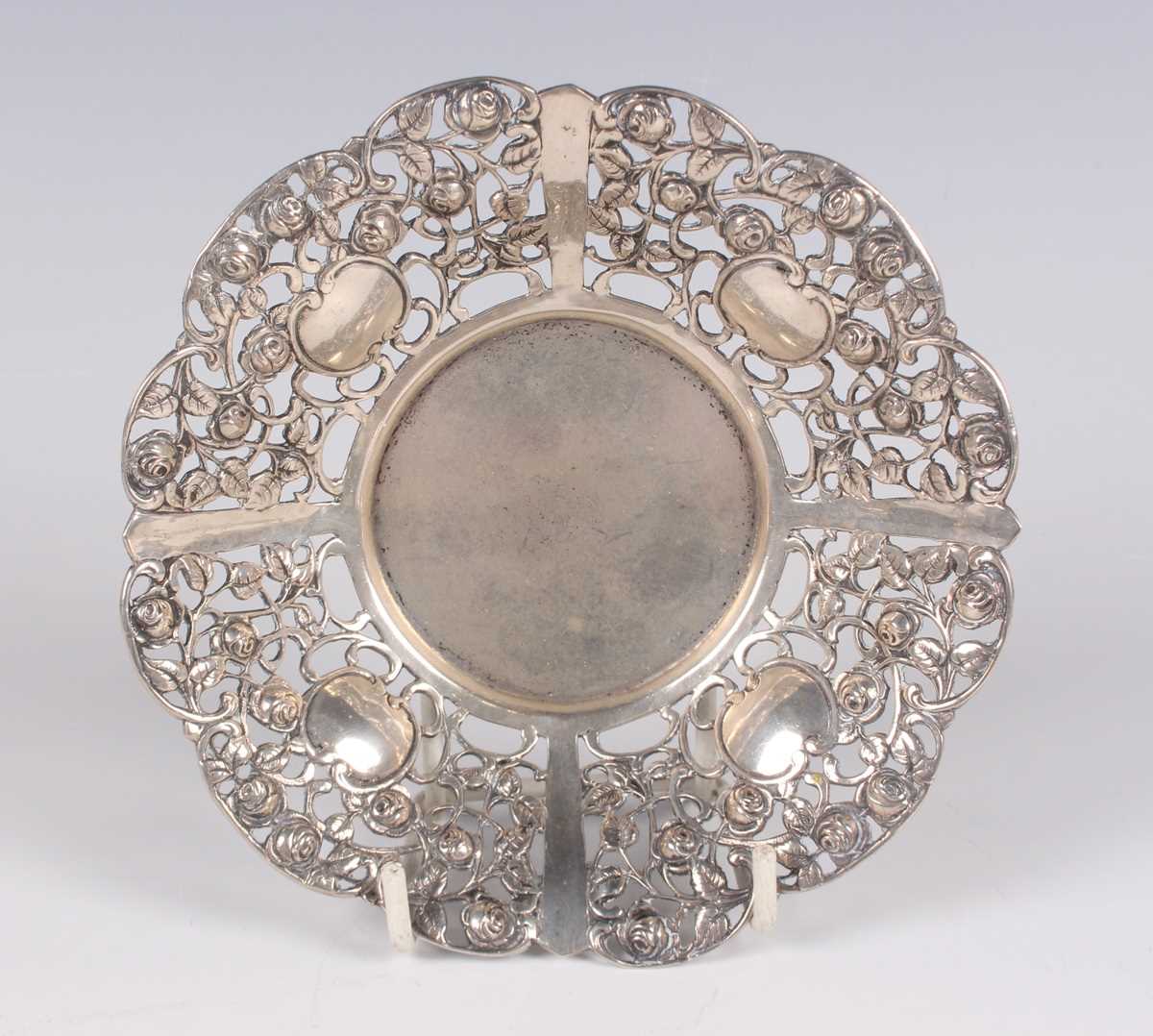 A Continental .800 silver circular bowl, diameter 15.9cm, and a collection of nine other Continental - Image 4 of 10