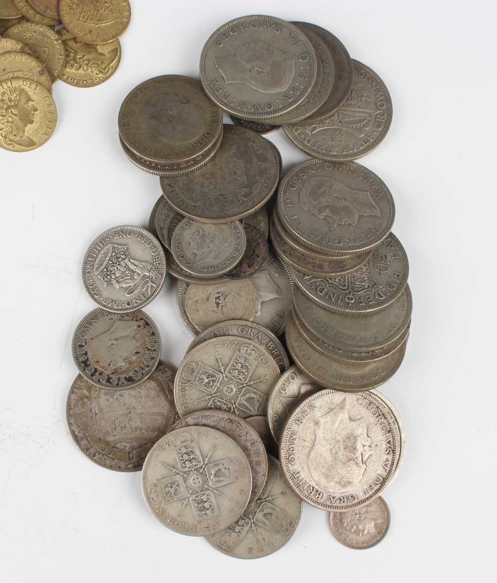 A collection of British and world coins, tokens and other paranumismatic items, including a group of - Image 8 of 8