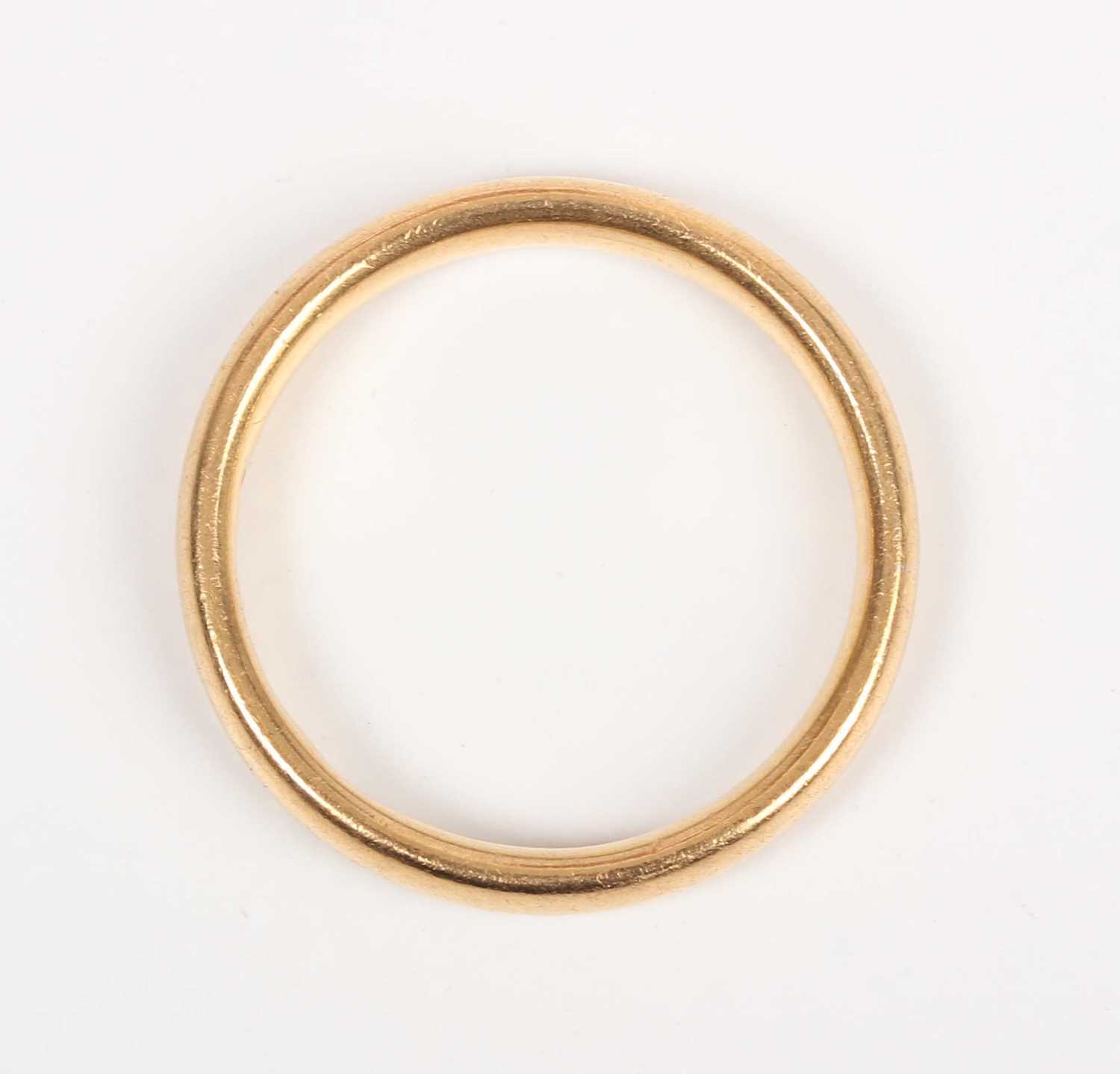 A 22ct gold wedding ring, London 1929, weight 5.6g, ring size approx P1/2. - Image 3 of 4