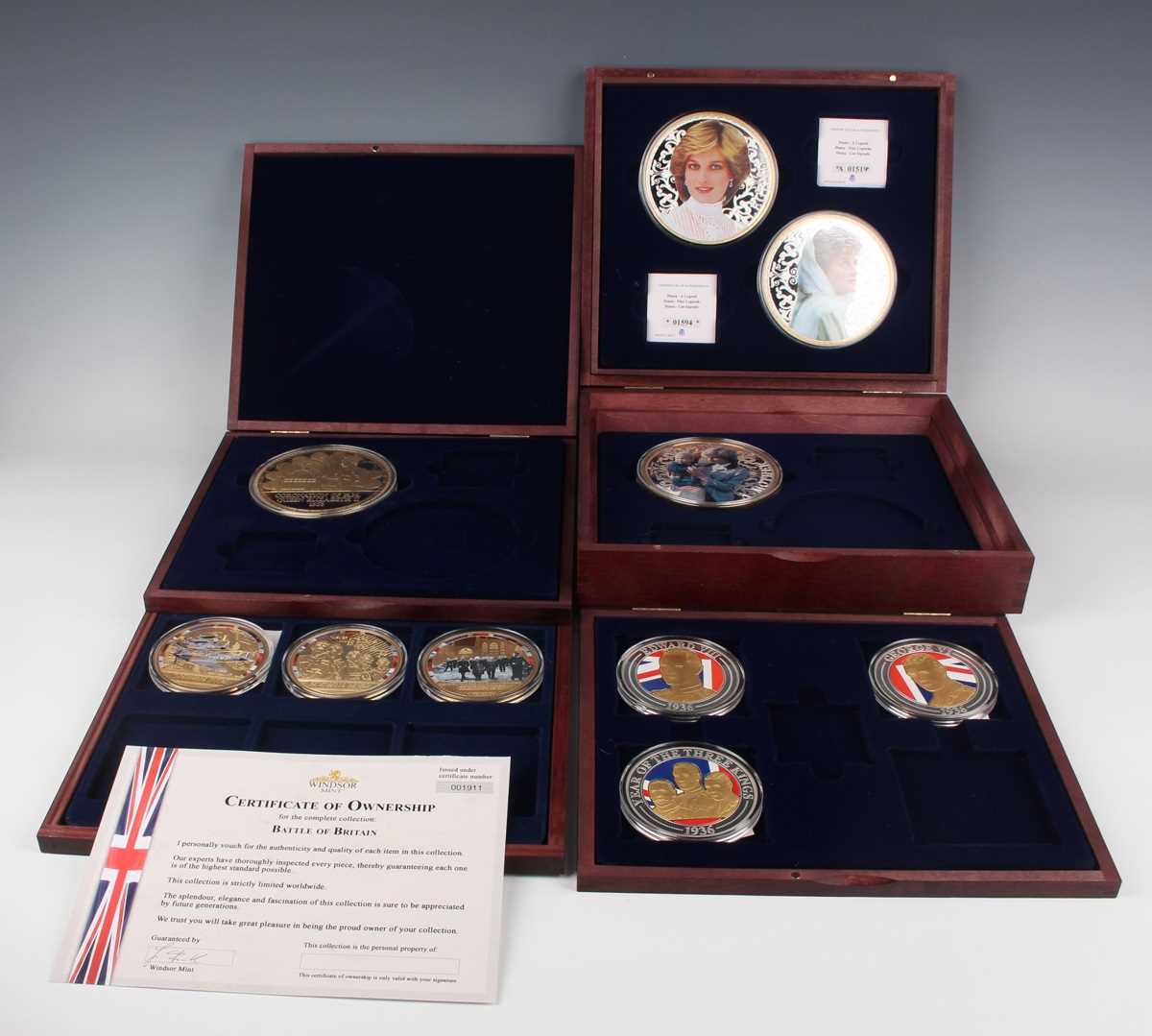 A large collection of late 20th century base metal collectors' coins, medallions and ingots, - Image 5 of 11