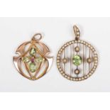 An Art Nouveau gold, peridot and amethyst pendant in a pierced design, detailed ‘9c’, weight 2.2g,