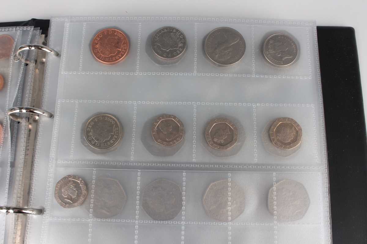 A large collection of various Elizabeth II currency and commemorative coinage, including a group - Image 4 of 15