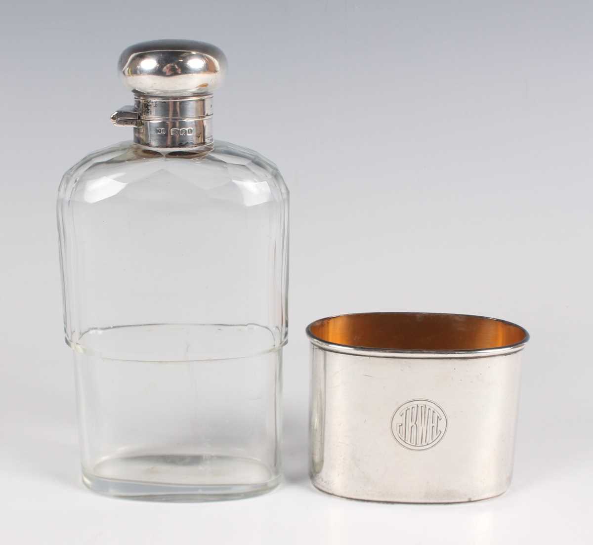 An Edwardian silver mounted faceted cut glass hip flask with detachable cup, London 1904 by - Image 3 of 4