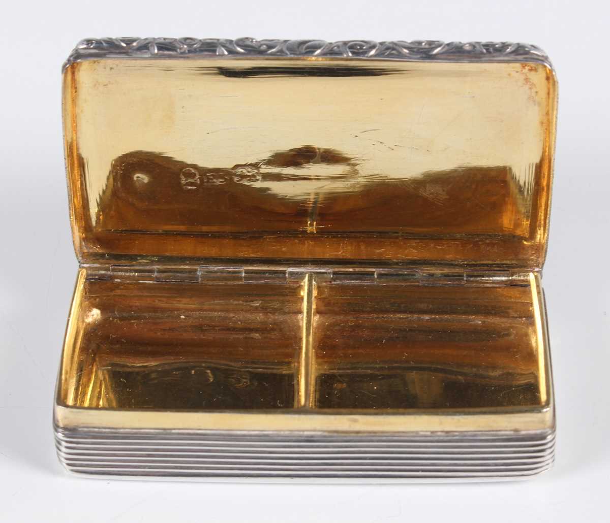 A George IV silver rectangular snuff box, the hinged lid with engine turned decoration within a - Image 4 of 6