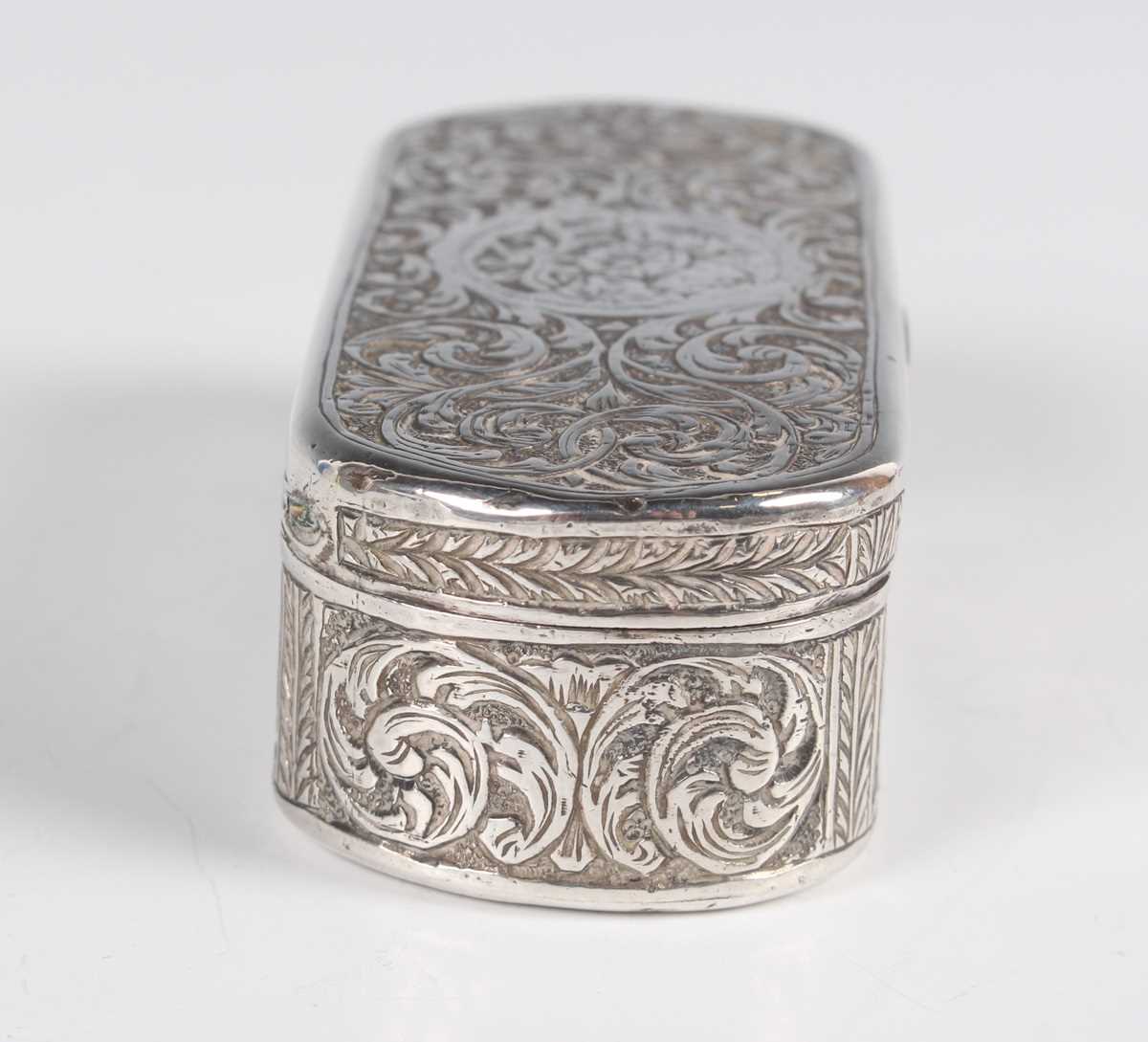 A mid-19th century Russian silver snuff box, 84 zolotnik, of rectangular form with curved ends, - Image 4 of 16