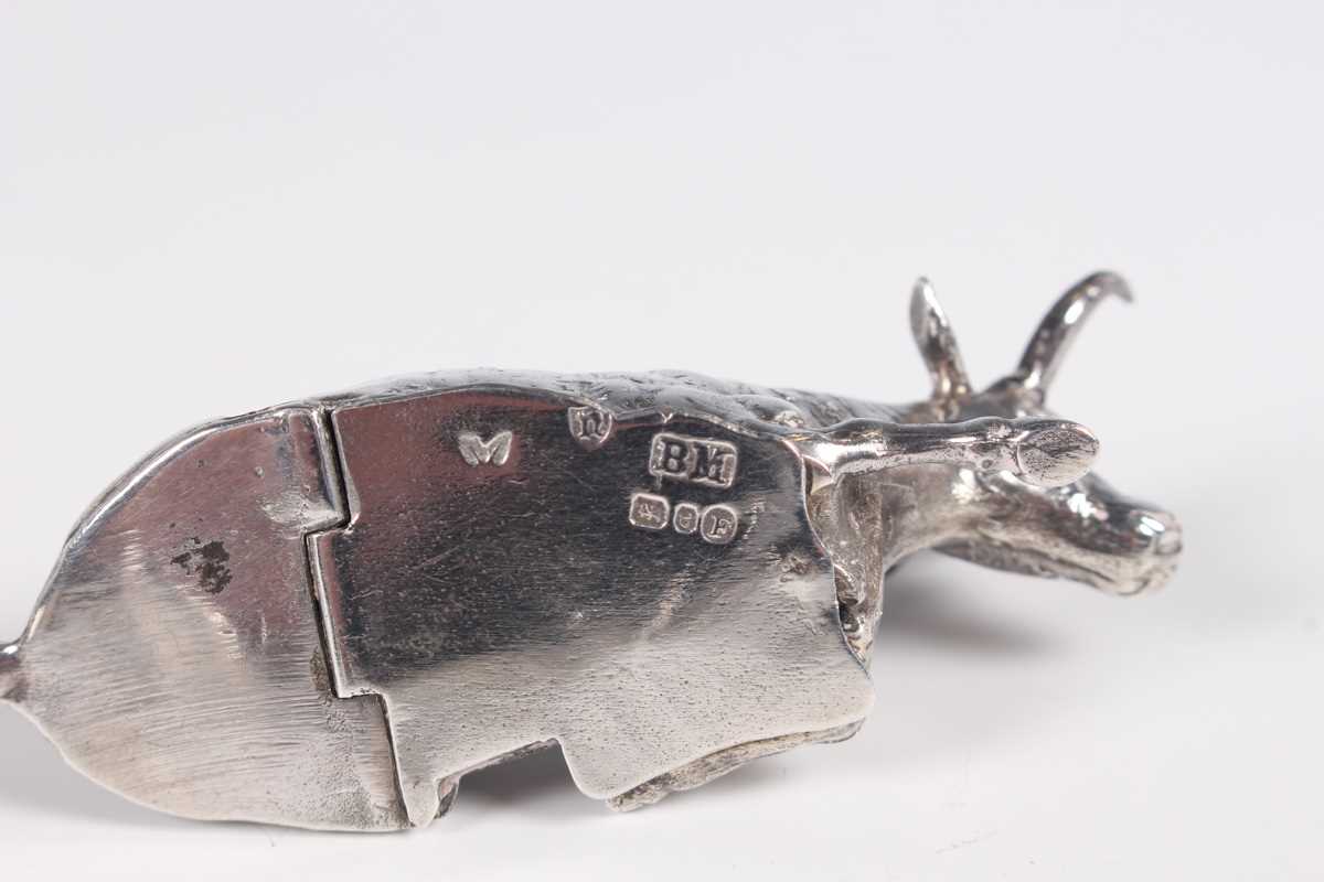 An Edwardian silver novelty snuff box in the form of a recumbent cow, import mark Chester 1903 by - Image 4 of 10