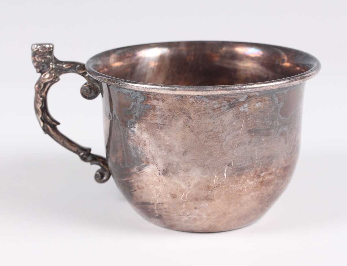 An early 19th century French silver tasse du vin, diameter 8.1cm, a George III silver urn shaped - Image 7 of 8