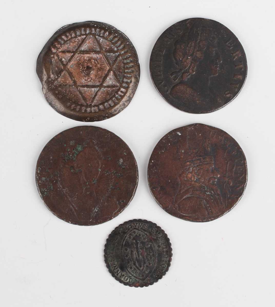 A small collection of coins and banknotes, including two George III crowns, 1819 and 1820, a - Image 4 of 6