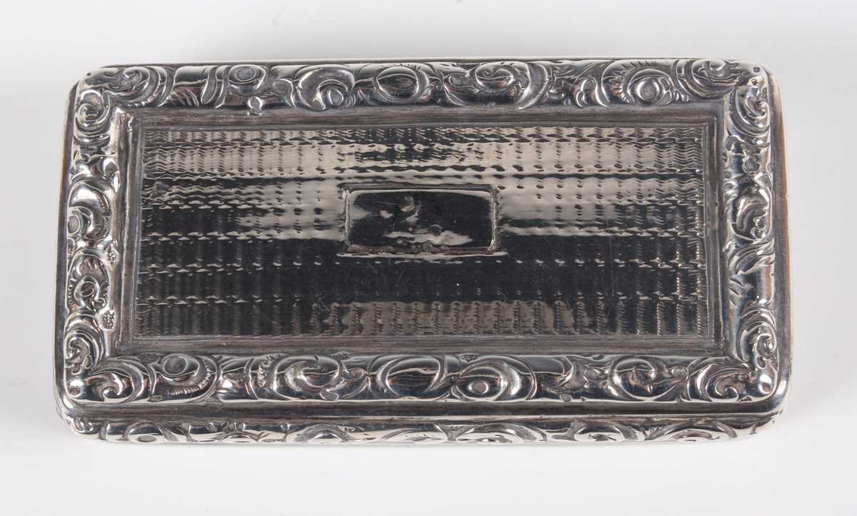 A George IV silver rectangular snuff box, the hinged lid with engine turned decoration within a - Image 3 of 6