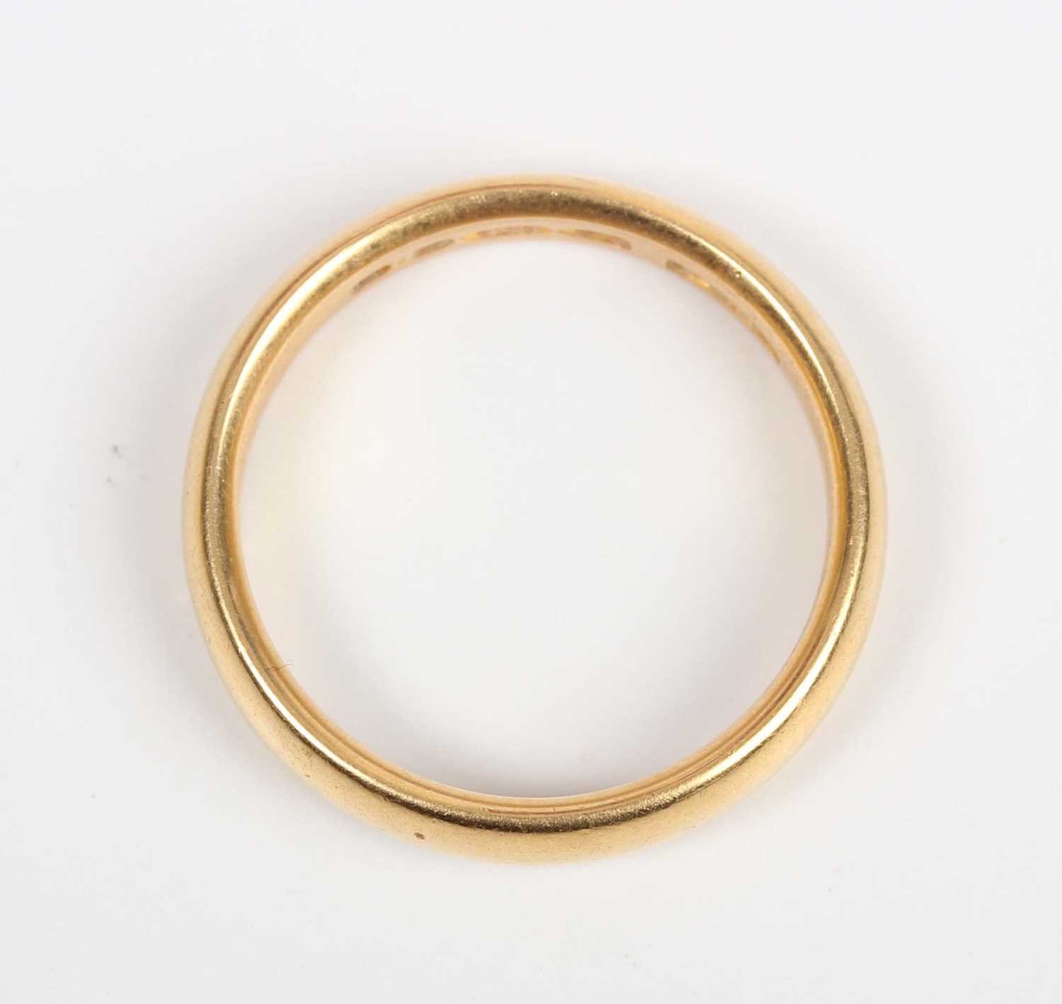 A 22ct gold wedding ring, London 1968, weight 7g, ring size approx P. - Image 3 of 4