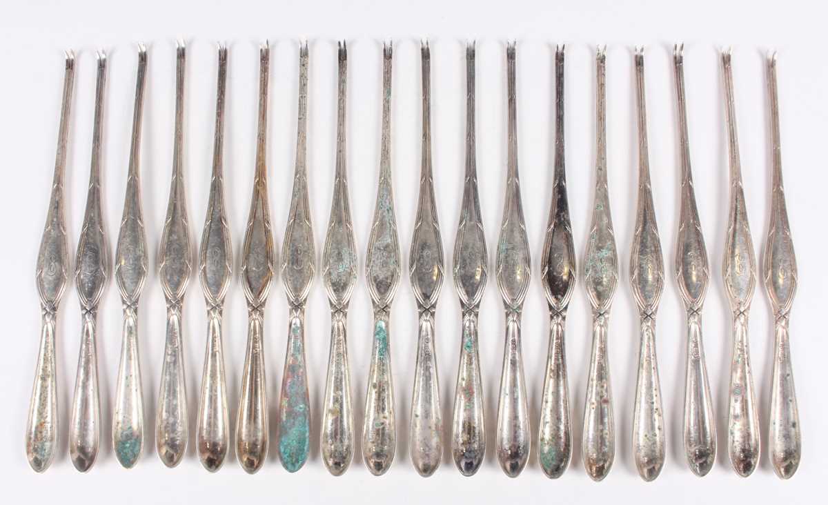 A set of eighteen early 20th century German .800 silver lobster picks, total weight 670g, length