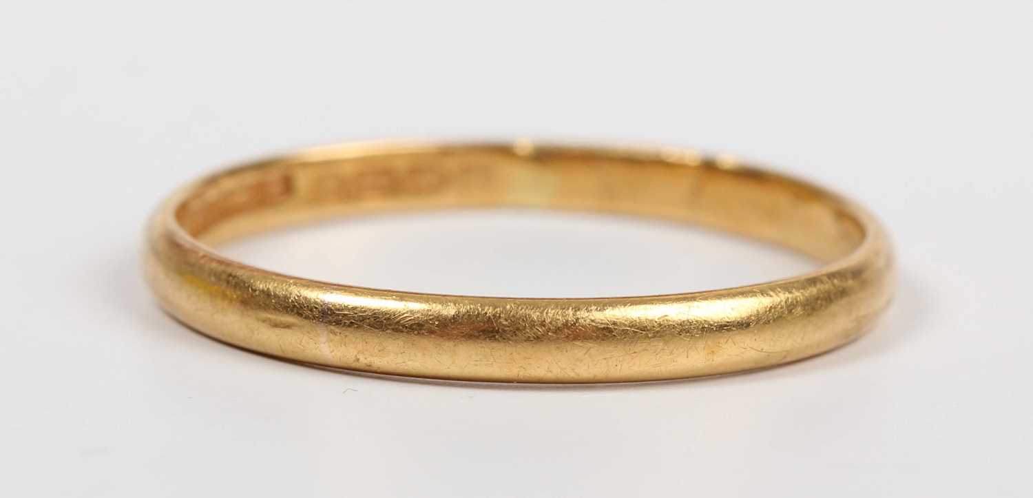 A 22ct gold wedding ring, Birmingham 1949, weight 2.2g, ring size approx R, and a Victorian mourning - Image 4 of 4