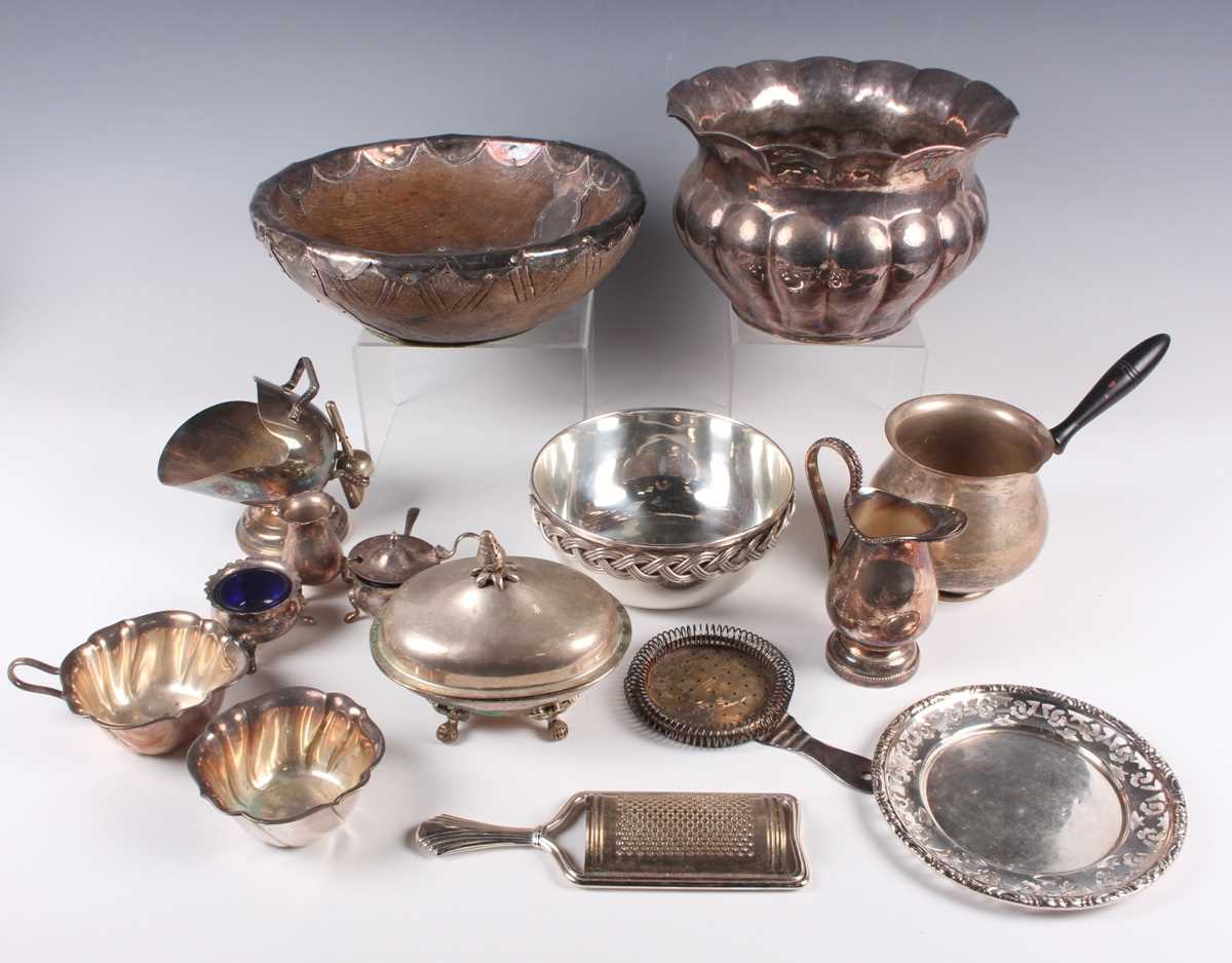 A collection of assorted plated items, including a swing-handled basket, sauceboats, three - Image 2 of 4