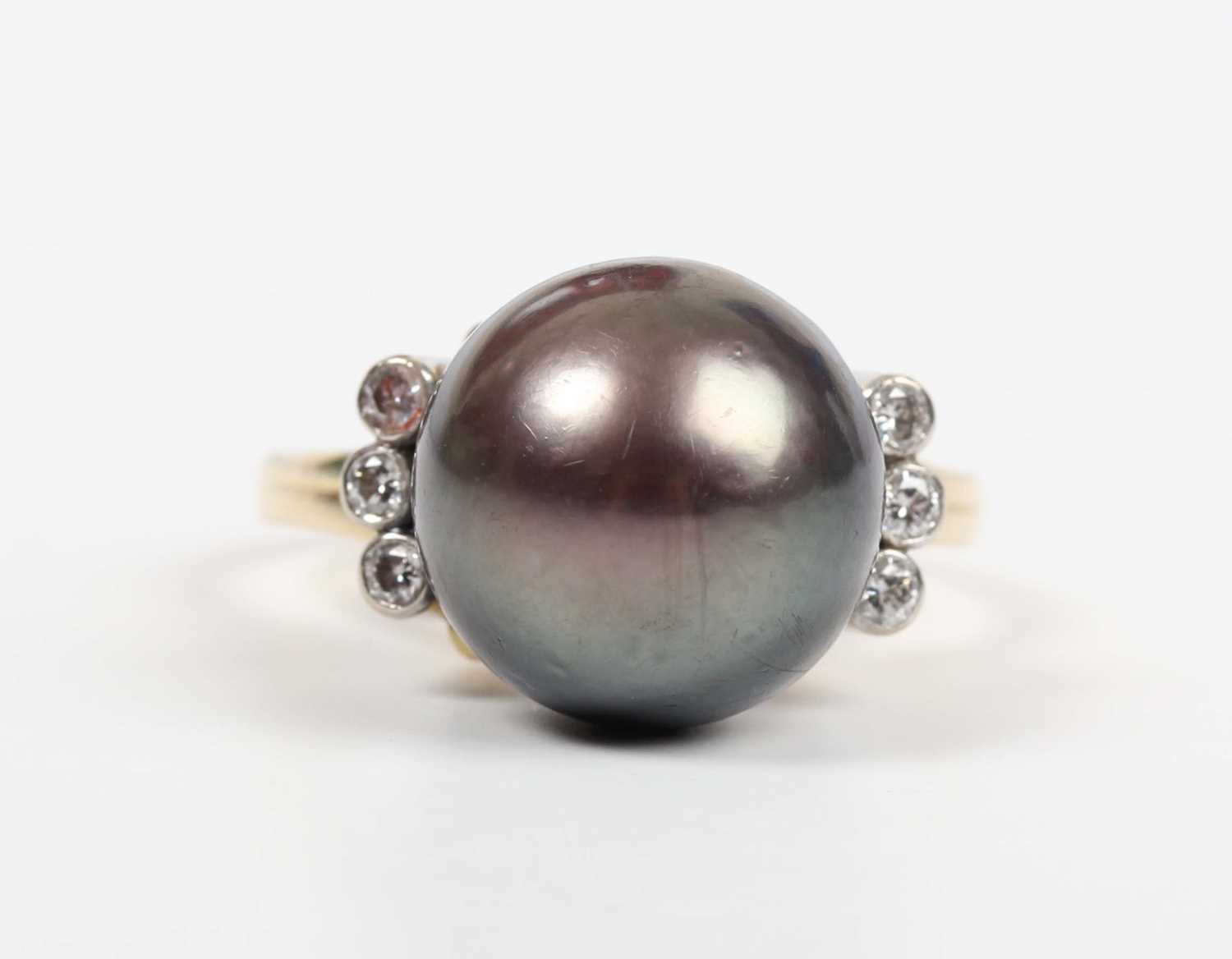 An 18ct gold ring, mounted with a large grey tinted cultured pearl between two rows of three - Image 2 of 5