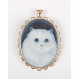 A 9ct gold mounted agate cameo pendant brooch, designed as a cat's face, Birmingham 1998, weight 9.