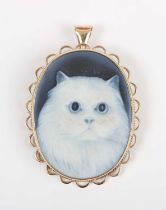 A 9ct gold mounted agate cameo pendant brooch, designed as a cat's face, Birmingham 1998, weight 9.