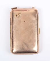 A late Victorian 9ct gold curved rectangular cigarette case, the front applied with a crown motif,