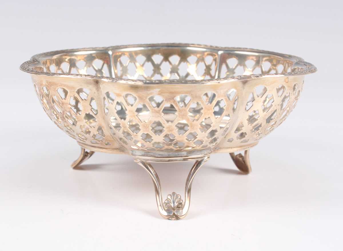 A pair of late Victorian silver circular lobed bonbon dishes, pierced and embossed with fruit - Image 10 of 11