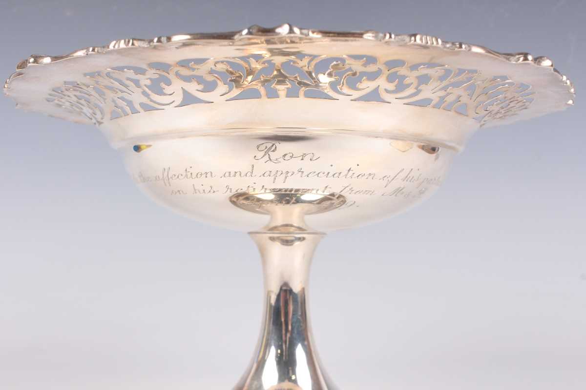 A George V silver tazza, the circular top with pierced scroll decoration within a cast scroll rim, - Image 3 of 4